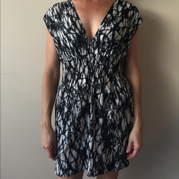 Super Cute Guess Dress Size XS - Picture 1 of 4